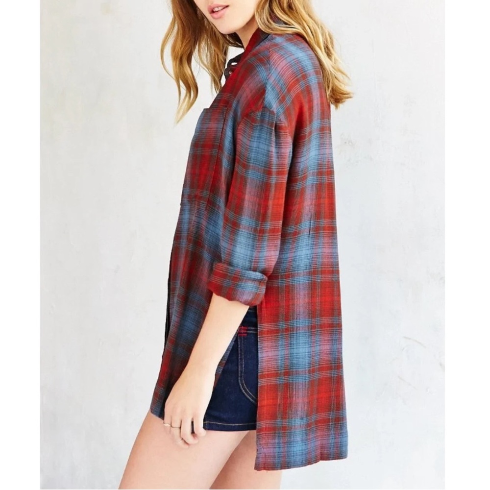 Urban Outfitters BDG Logan Button Down Plaid Flannel Shirt Size Small Red & Blue